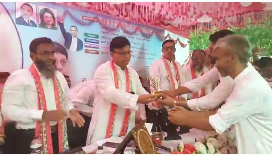 নরসিংদীর রায়পুরা শেরপুর সরকারি প্রাথমিক বিদ্যালয়ে ইয়াছমীন বেগমের বিদায় সংবর্ধনা ও বৃত্তিপ্রাপ্তদের সম্মাননা প্রদান।