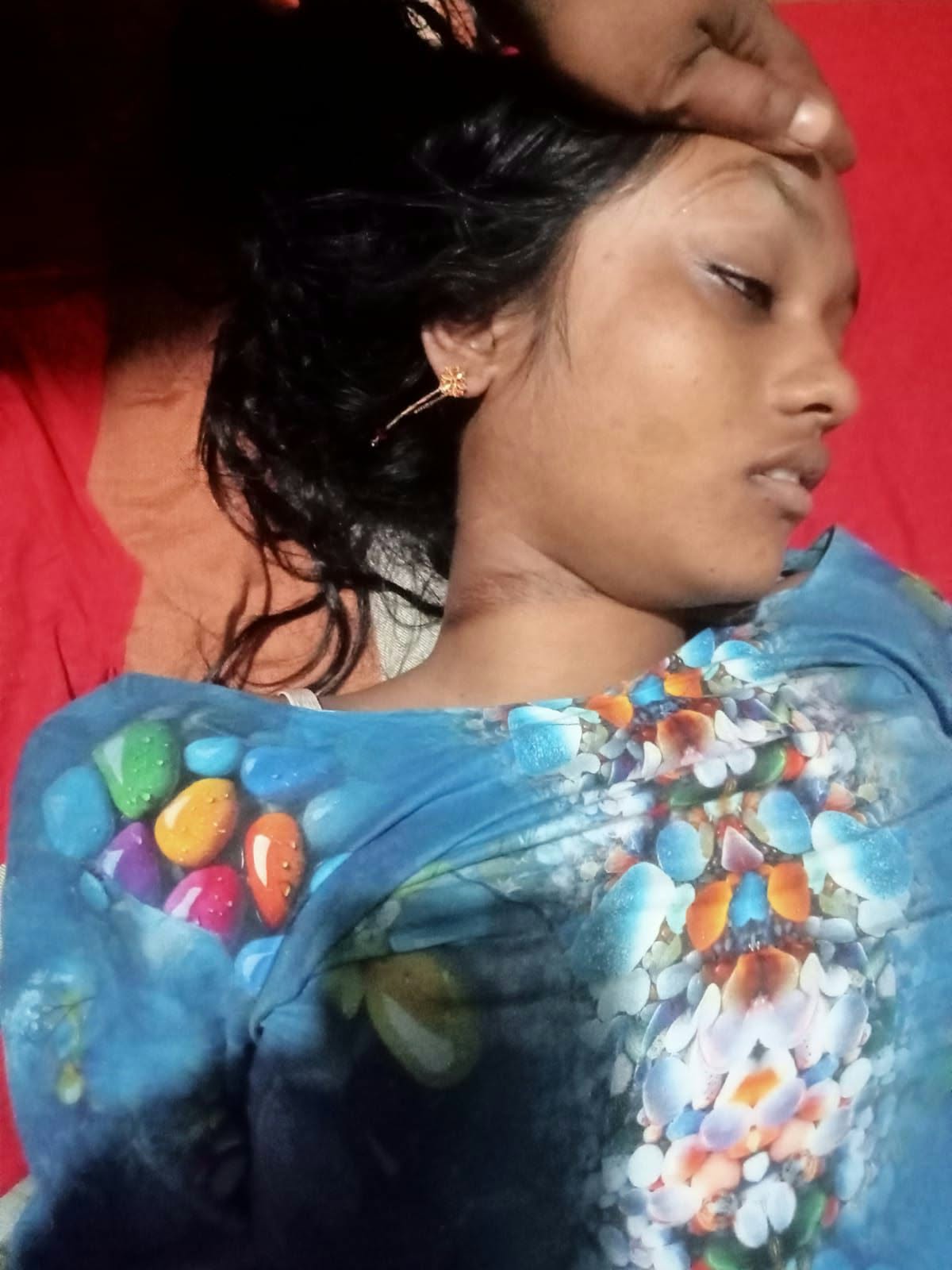 ঝিকরগাছার বাঁকড়ায় গৃহবধূর রহস্যজনক মৃত্যু, স্বামী পলাতক