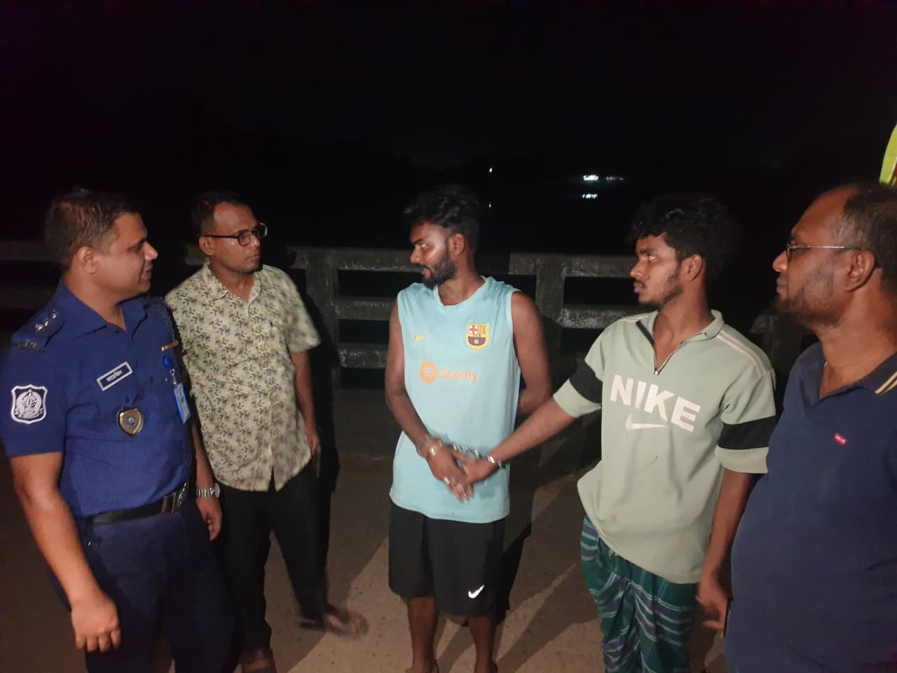 নরসিংদীর রায়পুরায় বিদেশি পিস্তল ও গুলিসহ দুই অস্ত্রধারী সন্ত্রাসী গ্রেফতার