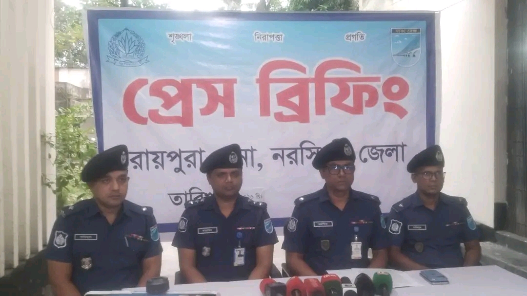 তপ্ত রাতে জেলা পুলিশের চোখ ধাঁধানো স্পেশাল ড্রাইভ: ৩ বিদেশি পিস্তল-গুলিসহ খাঁচায় ৩ আগ্নেয়াস্ত্র কারবারি